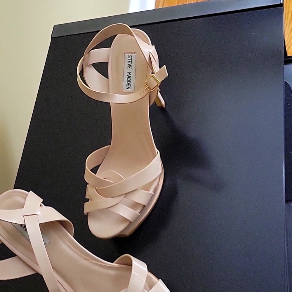 High heel sandals